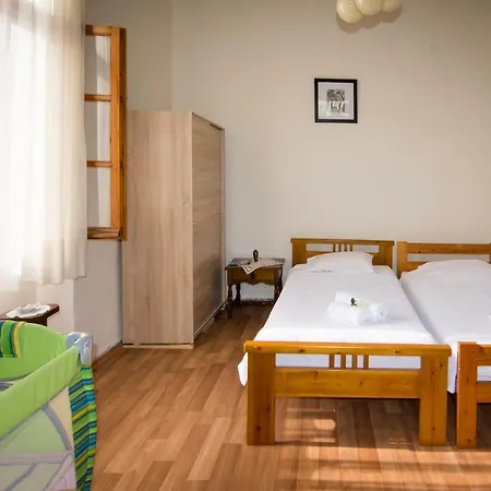Traditional Near The Beach And City Center Hébergement de vacances *